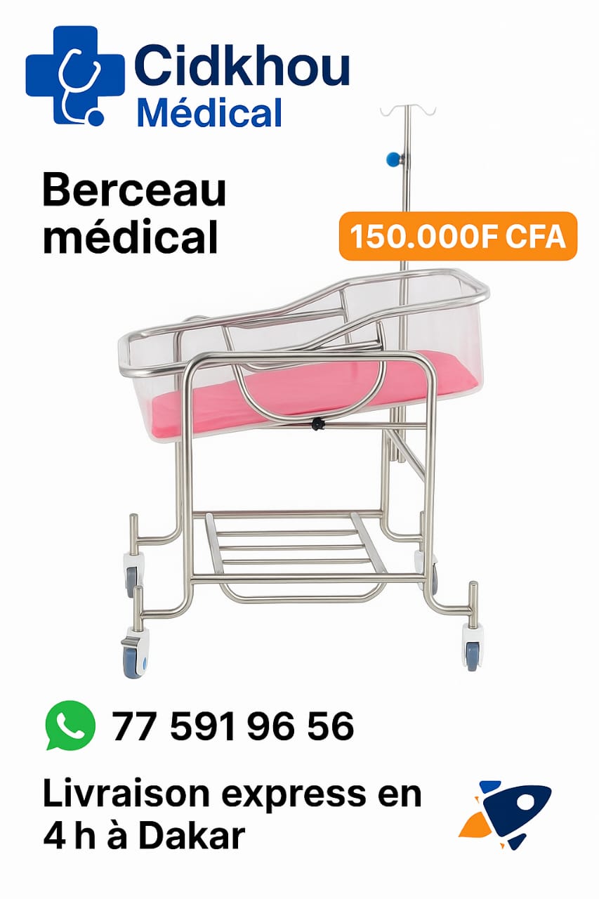 Berceau médical néonatal en acier inoxydable avec matelas rose, roulettes et support perfusion – Cidkhou Médical, livraison express à Dakar.