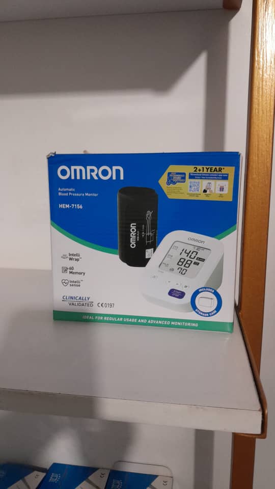 Tensiomètre Numérique OMRON HEM-7156 – Mesure Fiable de la Tension Artérielle