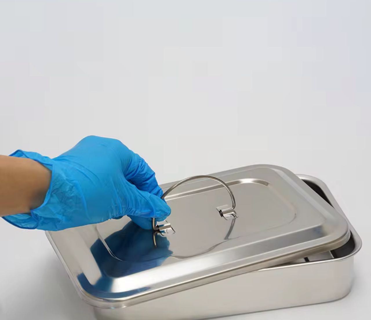 Boîte médicale inox 9 (15 x 24 cm) – Solution de stérilisation compacte